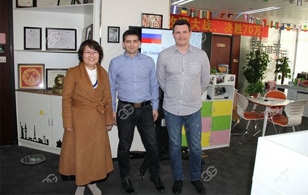 Russia customers come for beans fryer machine